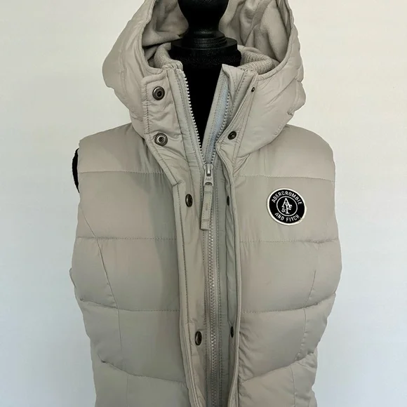 Abercrombie & Fitch Women’s Gray Hooded Puffer Vest - Picture 3 of 7